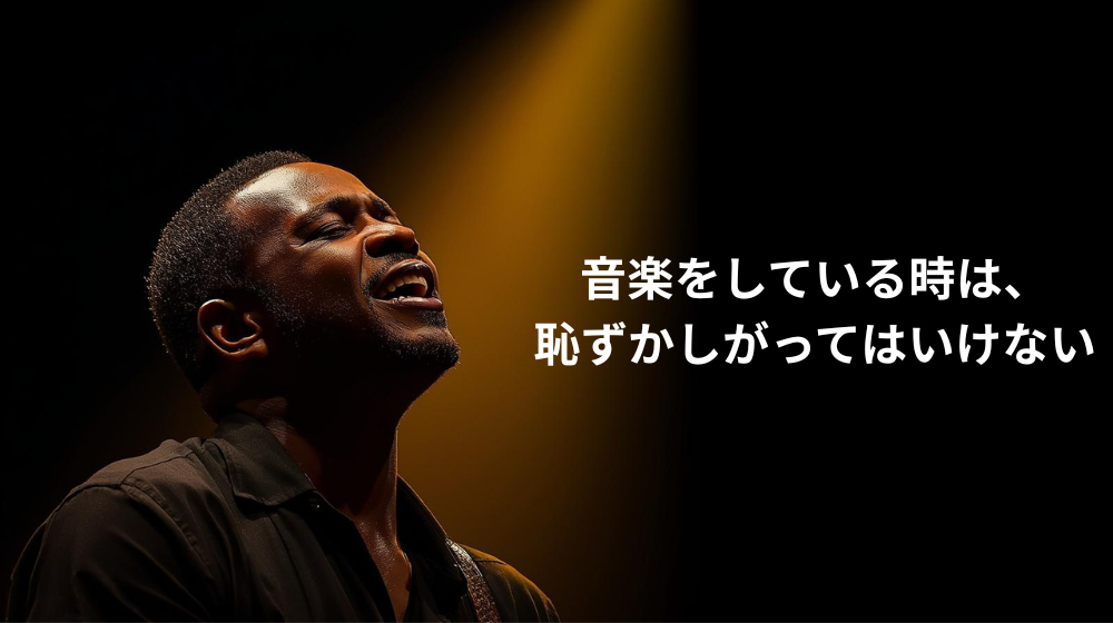 ステージ上で感情を込めて歌うジャズボーカリストの姿